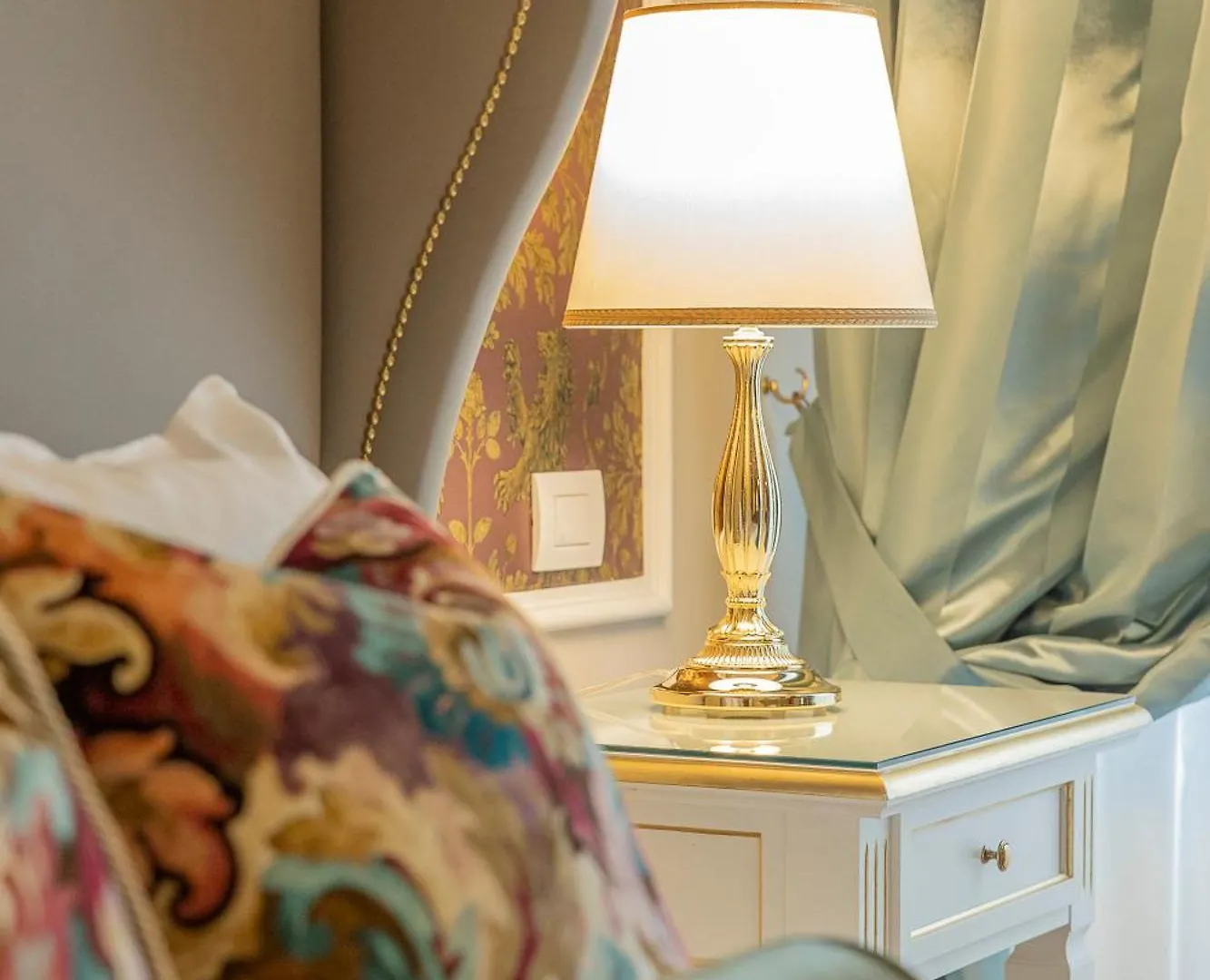 Palazzo Monga Boutique Guesthouse 4*, Verona Italy